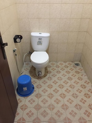 Standard Room | Bathroom | Shower, towels