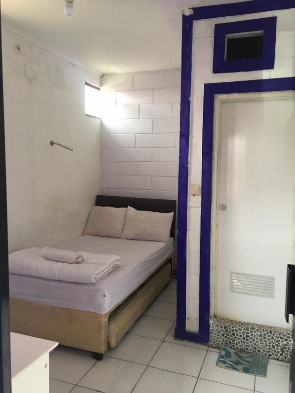 Standard Room | Free WiFi, bed sheets