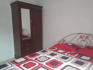 Superior Room | Desk, free WiFi, bed sheets - Shakti Beach Hotel & Resort (Labuan Bajo)
