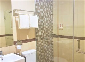 华丽客房 | 浴室 | 淋浴设施、免费洗浴用品