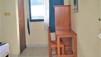 Superior Room | Desk