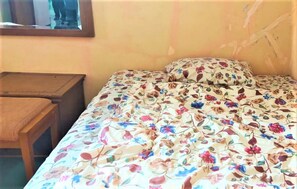 Standard Room | In-room safe, desk - Villa Lembang Bunda (Lembang)