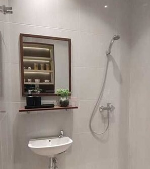 Monolocale | Bagno | Doccia, asciugamani