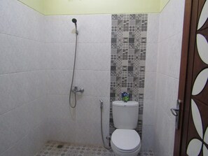 Bathroom - Nia Maretta House Syariah (Borobudur)