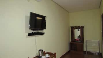 Superior Room | Desk