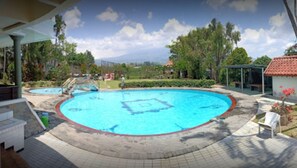 Outdoor pool - Villa Primavera (Batu)