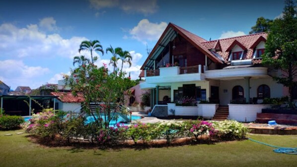 Villa, 5 Bedrooms | 1 bedroom, free WiFi, bed sheets - Villa Primavera (Batu)