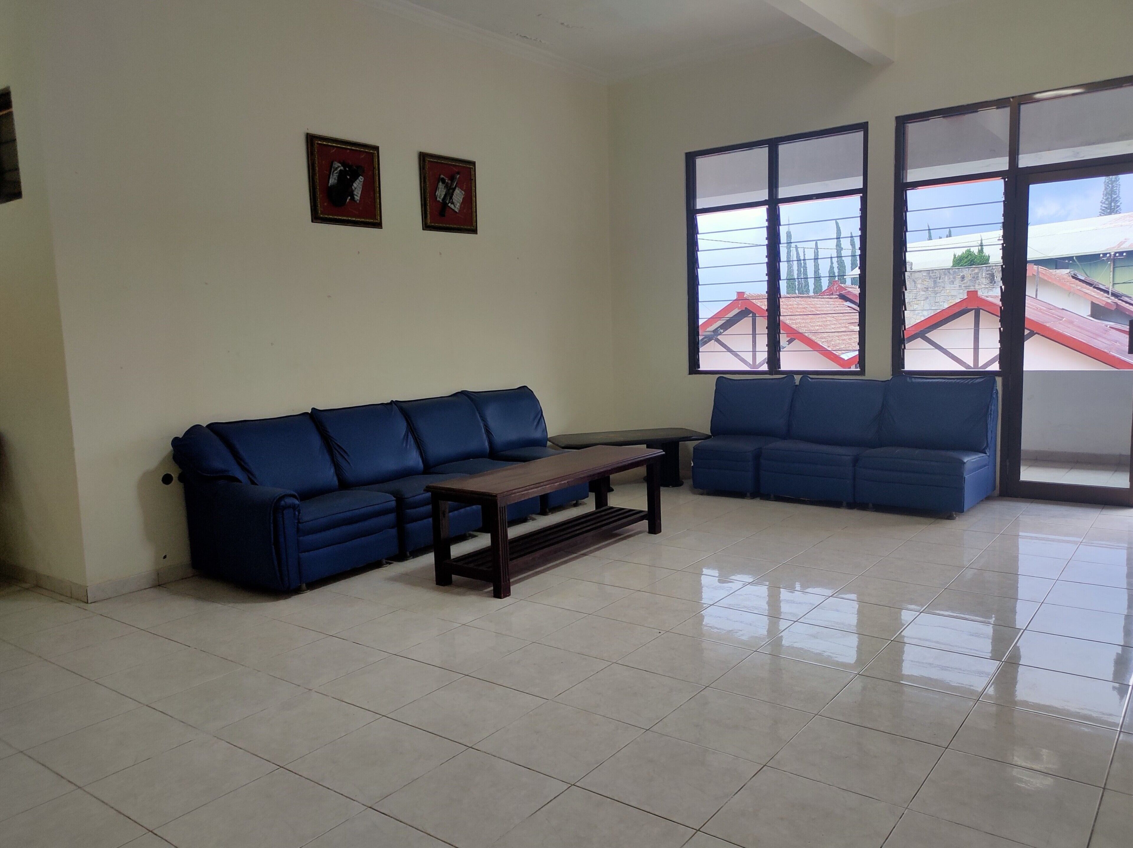 Villa, 3 habitaciones | Escritorio y ropa de cama 