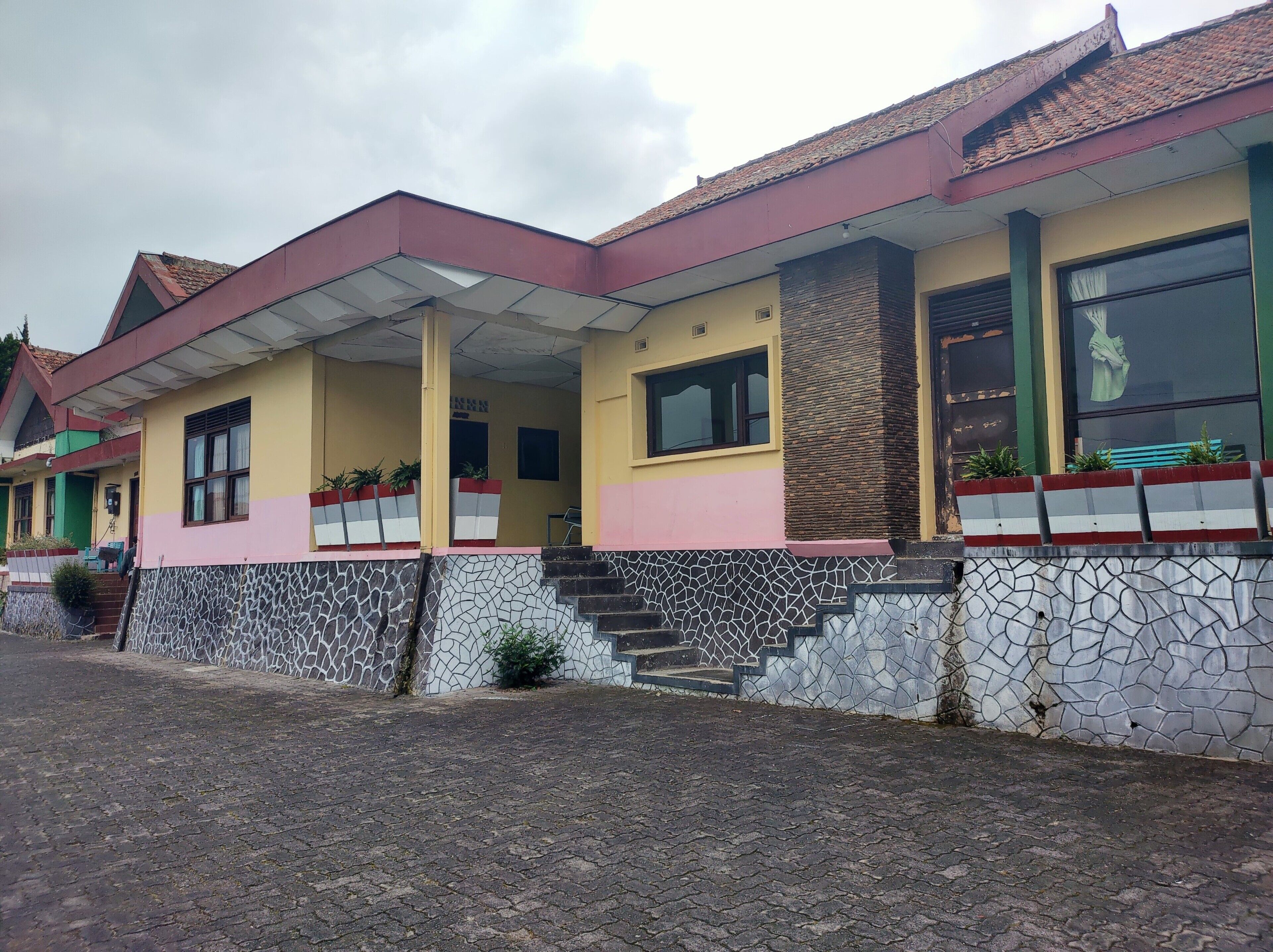 Vista frontal de la propiedad