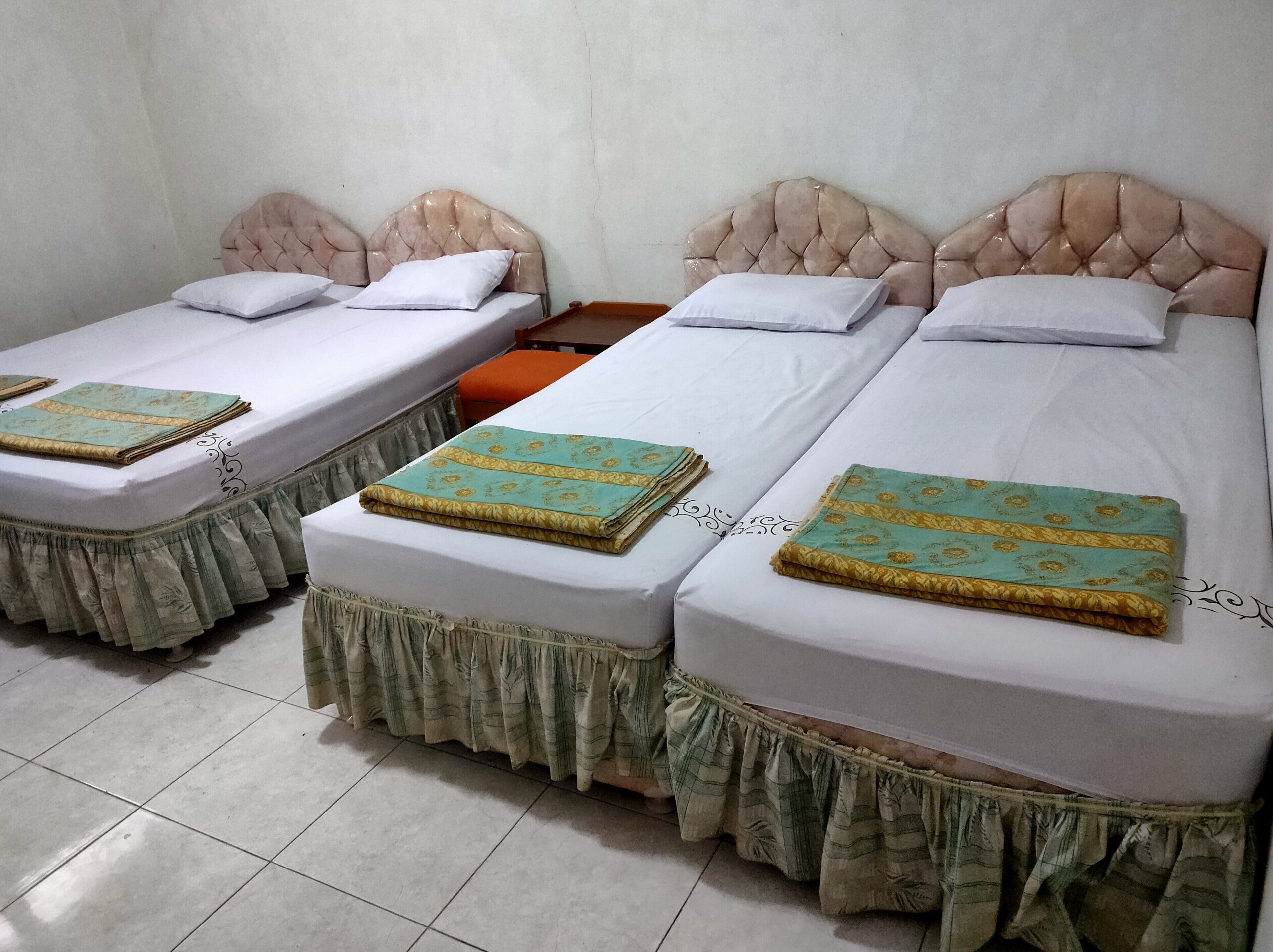 Villa, 3 habitaciones | Escritorio y ropa de cama 