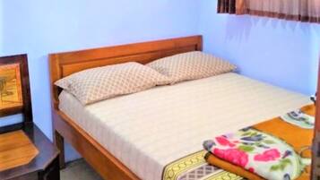 Deluxe Room | Desk, free WiFi