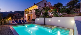 Fereinhaus Fuer 12 Personen mit Privatpool und Meerblick