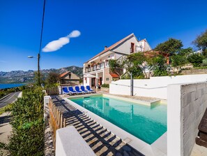Piscine extérieure