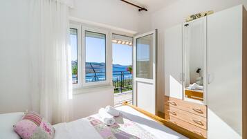 5 bedrooms, free WiFi, bed sheets