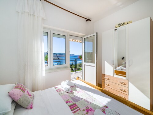 Fereinhaus Fuer 12 Personen mit Privatpool und Meerblick