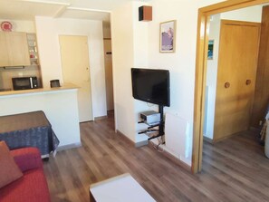 TV - Cozy apartment 35m², 2 rooms with balcony, near slopes (Isola 2000)