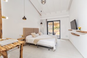 Habitación estándar doble, terraza | Ropa de cama de alta calidad, colchones viscoelásticos, minibar