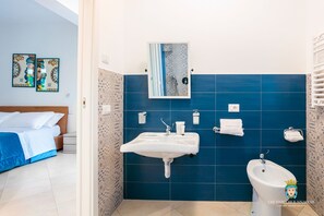 Shower, hair dryer, bidet, towels