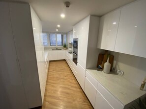Fridge, microwave, oven, stovetop - Bliss On The Beach - Amazing  Beach Views! (Burleigh Heads)