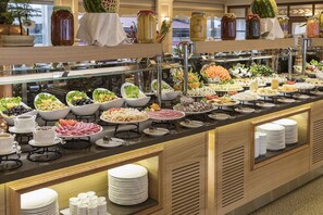 Free daily buffet breakfast
