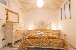 5 bedrooms, free WiFi, bed sheets