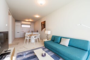 Panoramic Apartment, 2 Bedrooms, Sea View | Private kitchen | Full-sized fridge, oven, stovetop, dishwasher - Barreirinha Front-Line Sea View I (Funchal)