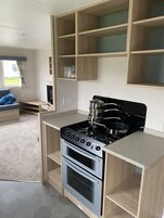 Private kitchen | Fridge, microwave, oven, stovetop