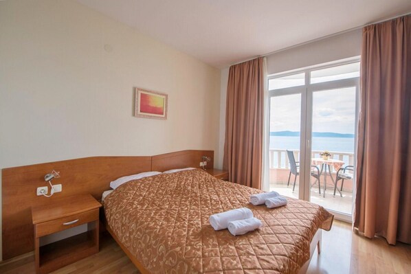 1 bedroom, internet, bed sheets