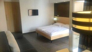 1 quarto, acesso à internet, roupa de cama