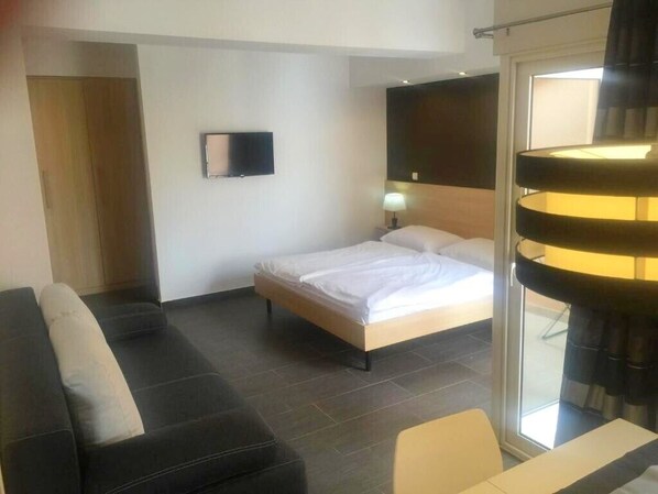 1 bedroom, internet, bed sheets