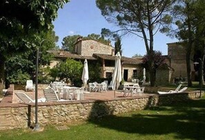 تناول الطعام بالخارج