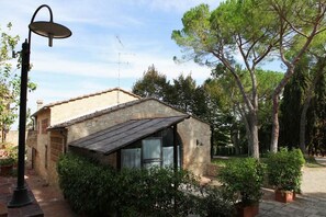 المنشأة من الخارج