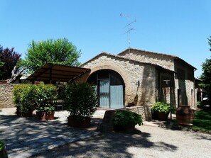 المنشأة من الخارج