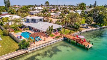 House, Multiple Beds (Paradise Found Luxurious waterfront p) | Pool