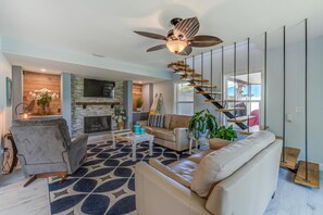 House, Multiple Beds (Paradise Found Luxurious waterfront p) | Living room - Paradise Found Luxurious Waterfront Pool Home, Complete Remodel! (St. Pete Beach)