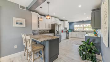 Ferienhaus, Mehrere Betten (Paradise Found Luxurious waterfront p) | Eigene Küche