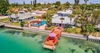 Paradise Found Luxurious Waterfront Pool Home, Complete Remodel!