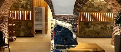 Sauna, masajes con piedras calientes y masajes de tejido profundo