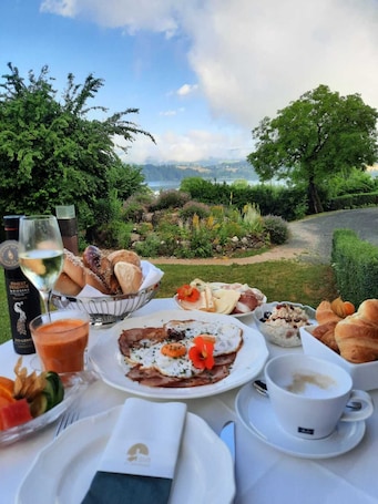 Desayuno buffet incluido todos los días . Stift St. Georgen