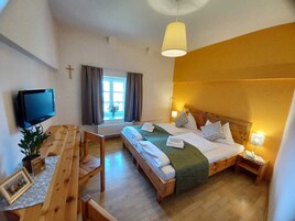 Ropa de cama hipoalergénica, escritorio, wifi gratis y ropa de cama 