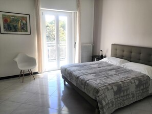 4 Schlafzimmer, Schreibtisch, kostenloses WLAN, Bettwäsche