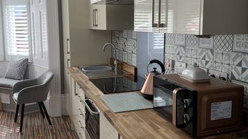 Apartment | Private kitchen | Fridge, microwave, oven, stovetop