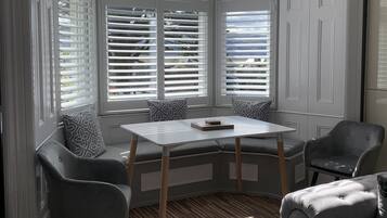 Apartment | Living room | TV, fireplace