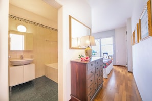 3 bedrooms, iron/ironing board, WiFi, bed sheets - La Maison du Bonheur (Lugano)