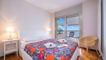 Family Apartment, Multiple Bedrooms, 2 Bathrooms (La Maison du Bonheur) | 3 bedrooms, iron/ironing board, WiFi, bed sheets