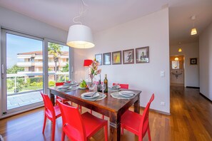 Appartement Familial, plusieurs chambres, 2 salles de bains (La Maison du Bonheur) | Restauration