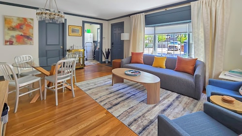 Bright East End 3BD--A/C, Parking, Exclusive Use Patio & Porch, Close to Commercial