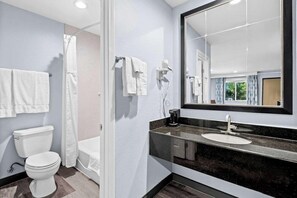 Bathroom - Surestay Hotel By Best Western Buena Park Anaheim (Buena Park)