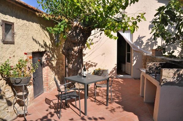 تناول الطعام بالخارج