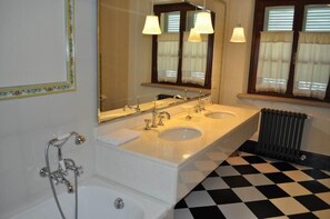 Bathtub